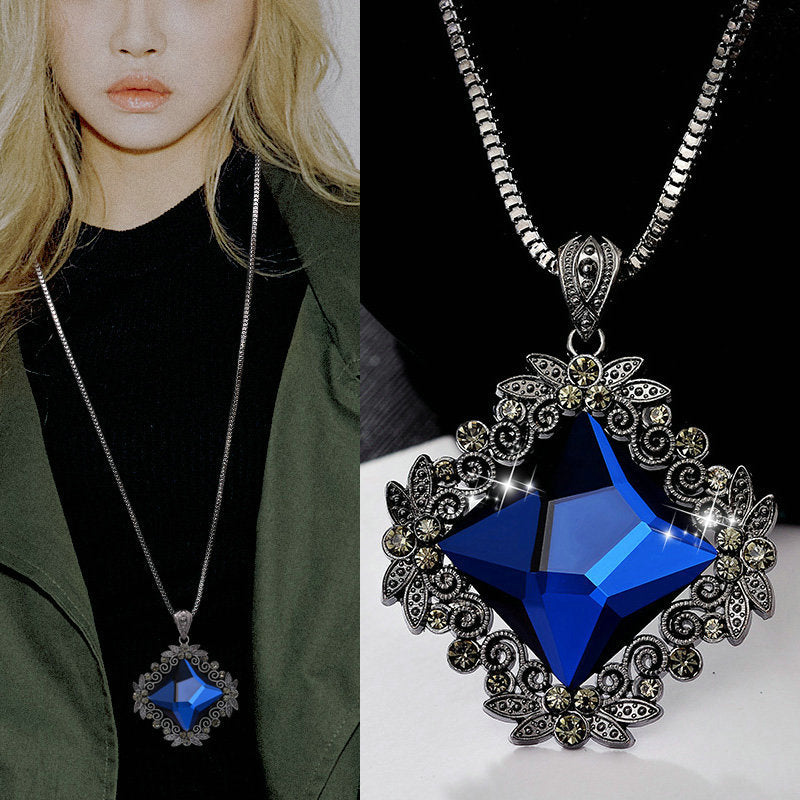 N2684 - Vintage Carved Pendant Necklace