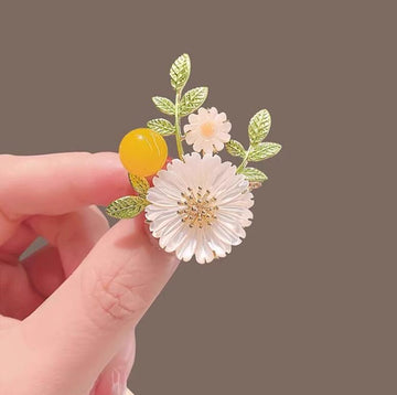 XSB126 - Elegant Floral Saree Brooch