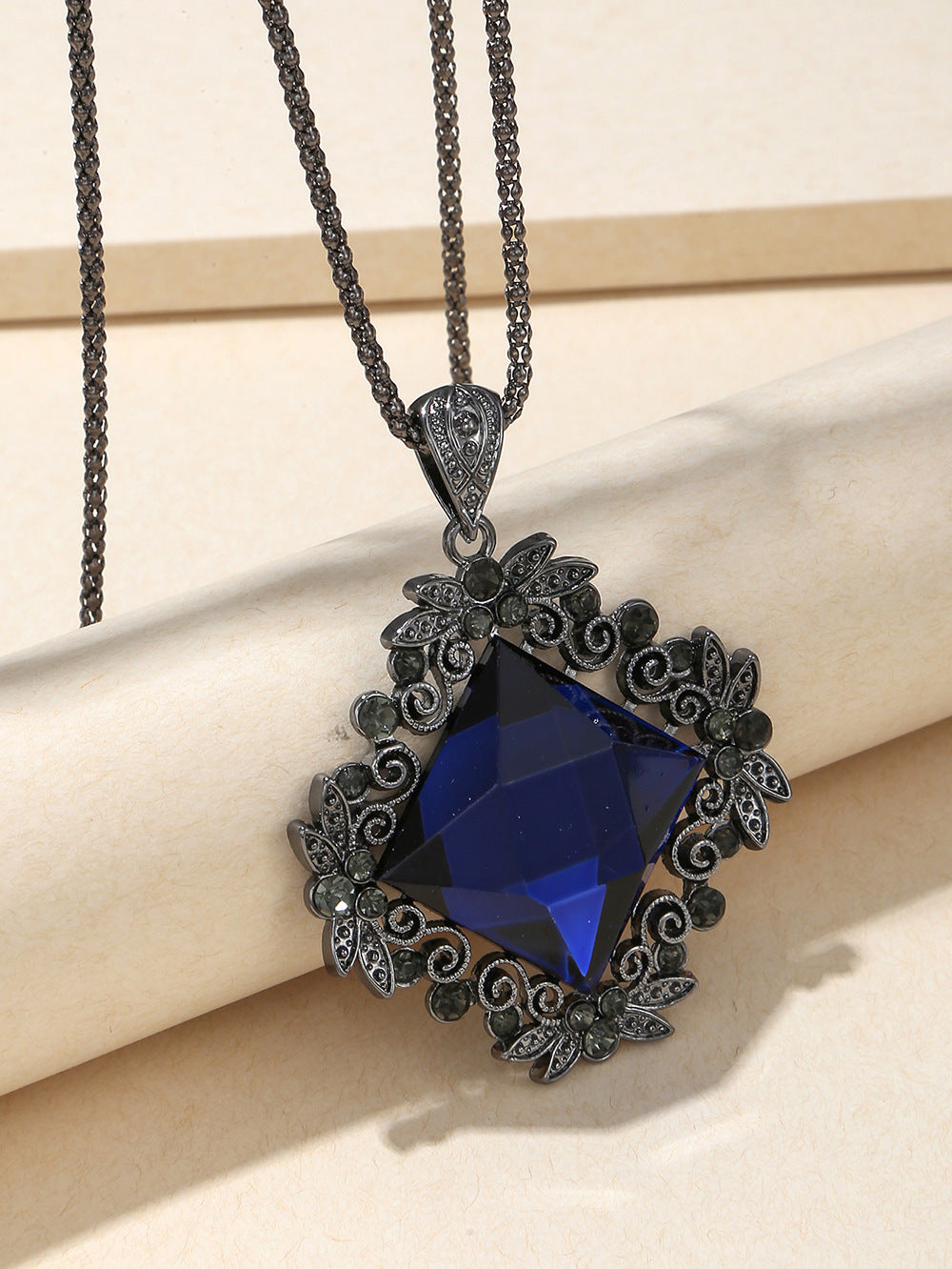 N2684 - Vintage Carved Pendant Necklace