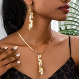 N2710 - Elegant Thread Wave Pendant Necklace