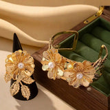 B993 - Retro Floral Bracelet