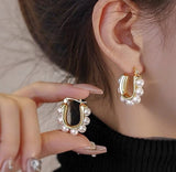 XE193 - Elegant Pearl Clip Earrings